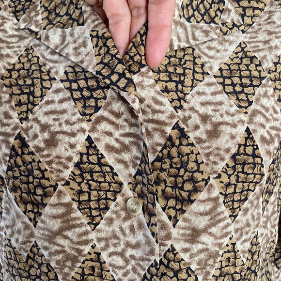 Petite Sophisticate 100% SILK Brown Geo Blouse 4 - Picture 9 of 16